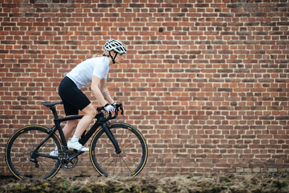 Craft CORE Essence Bib Shorts W - Black AW25 [999000] / XS