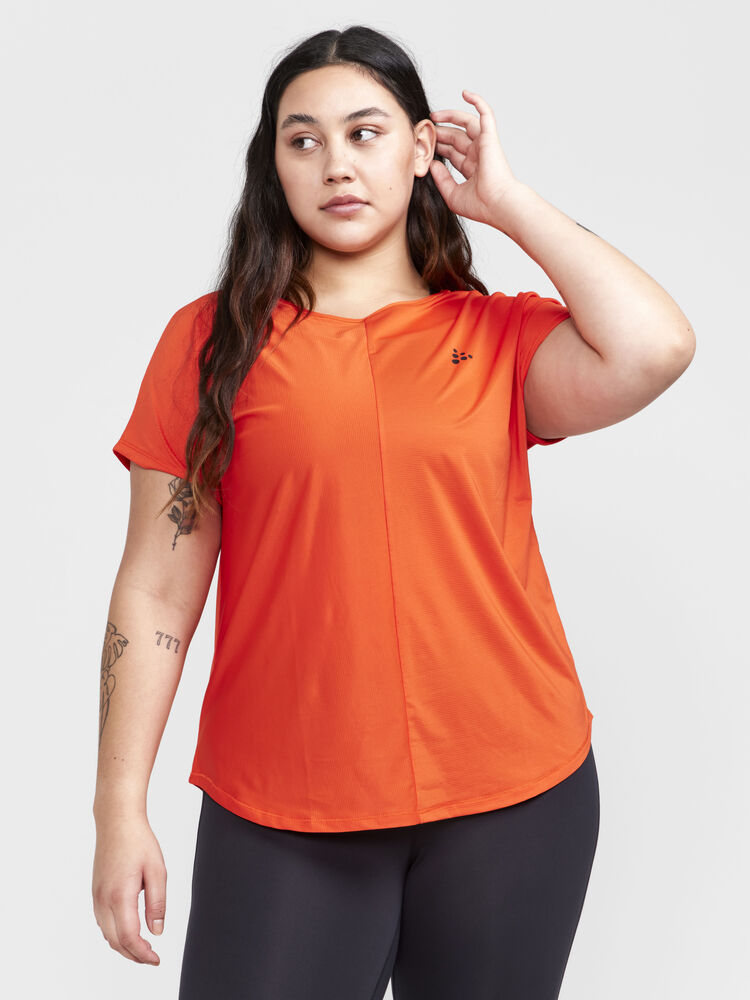 Core Essence SS Plus Tee W från Craft i Solo