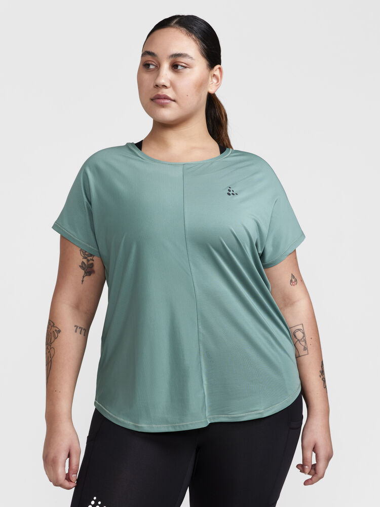 Core Essence SS Plus Tee W från Craft i Thyme